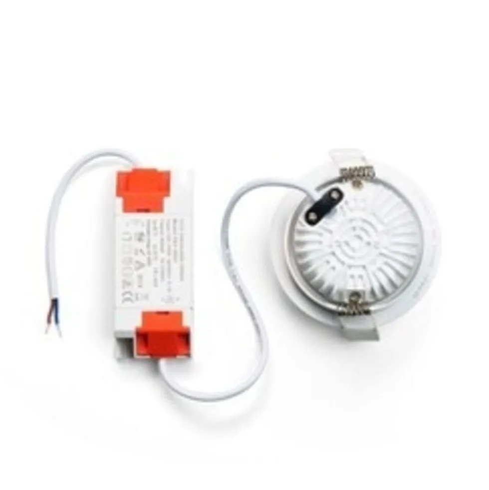 LED-Einbaustrahler IP54 – Weiß, neigbar – 5 W, 450 lm – 2200 K Warmweiß – CRI > 90 | Ausschnittmaß 75 mm – Einbautiefe 23 mm – TRIAC-dimmbar