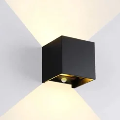 LED Wandlampe mit Bewegungs- und Dämmerungssensor - 2x3W dimmbar - 2700K