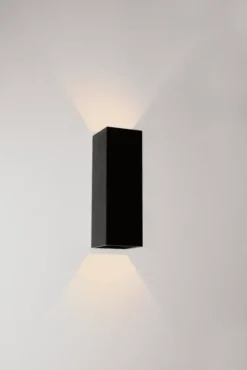 LED-Wandleuchte Schwarz – VEGAS150 – Nach oben und unten schwenkbar – IP65 – 2 x 2,3 W -2700 K – 150 mm