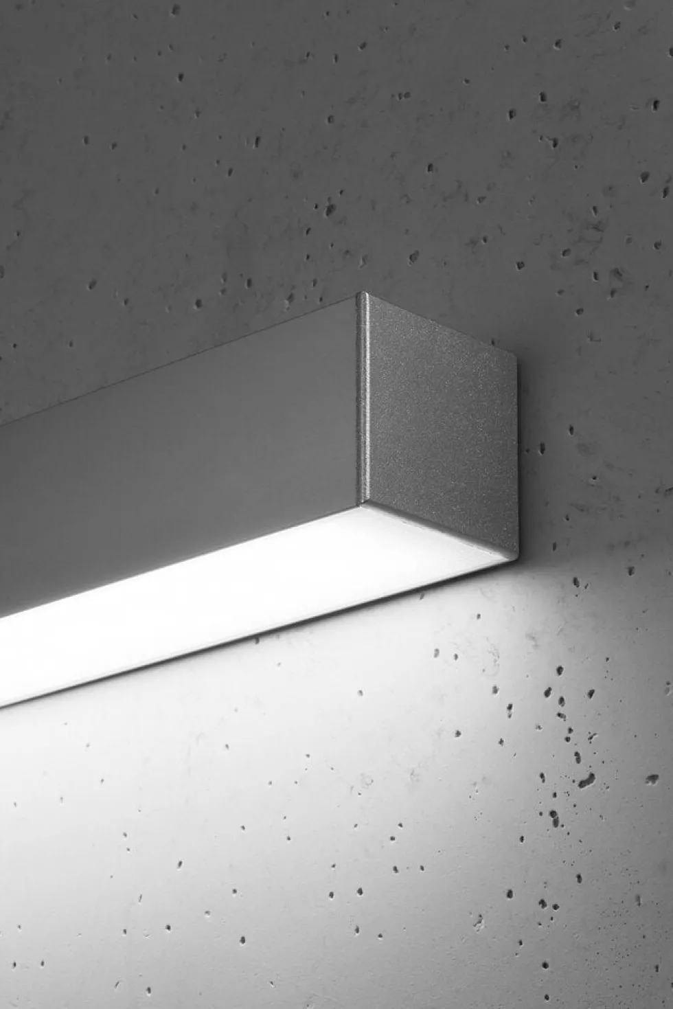 Wandleuchte PINNE 150 Grau - 39W - 7200Lm - 4000K Neutralweiß